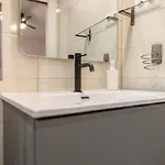 Minimalistic In Heart Of Rems *